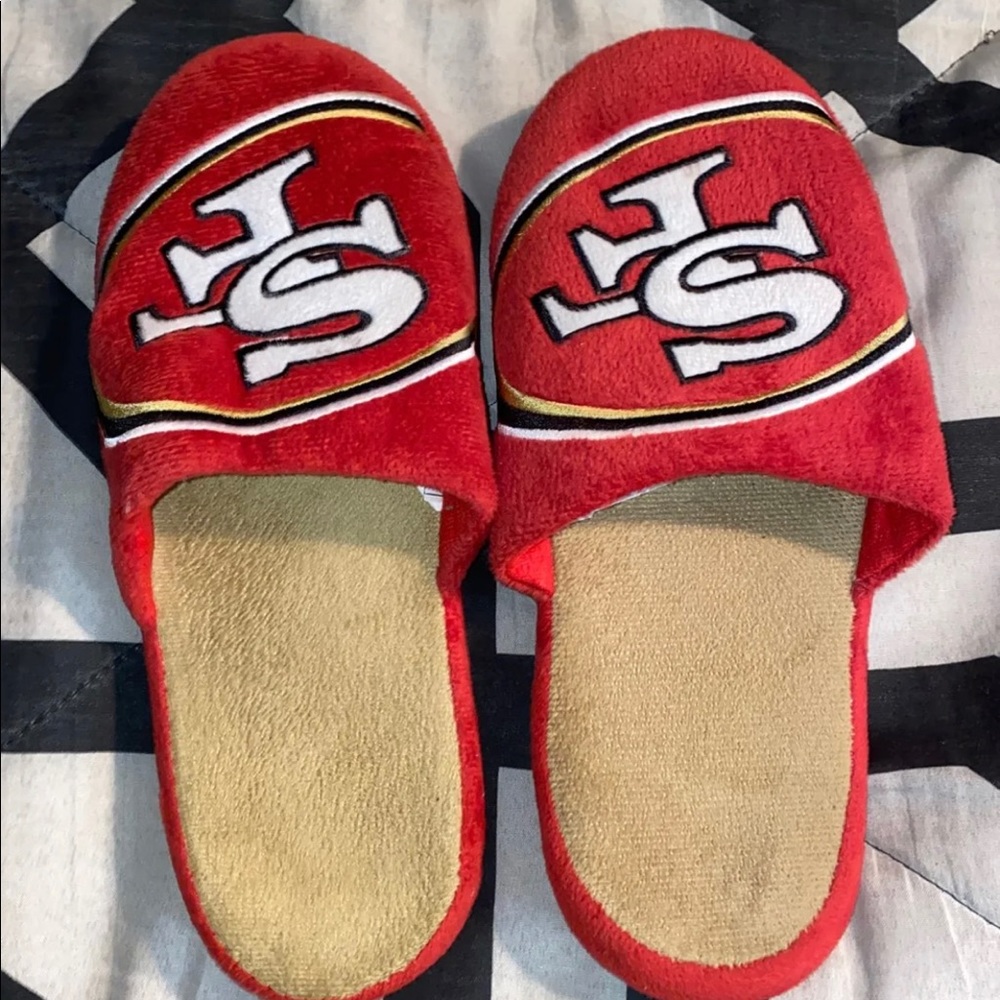 San Francisco 49ers slippers